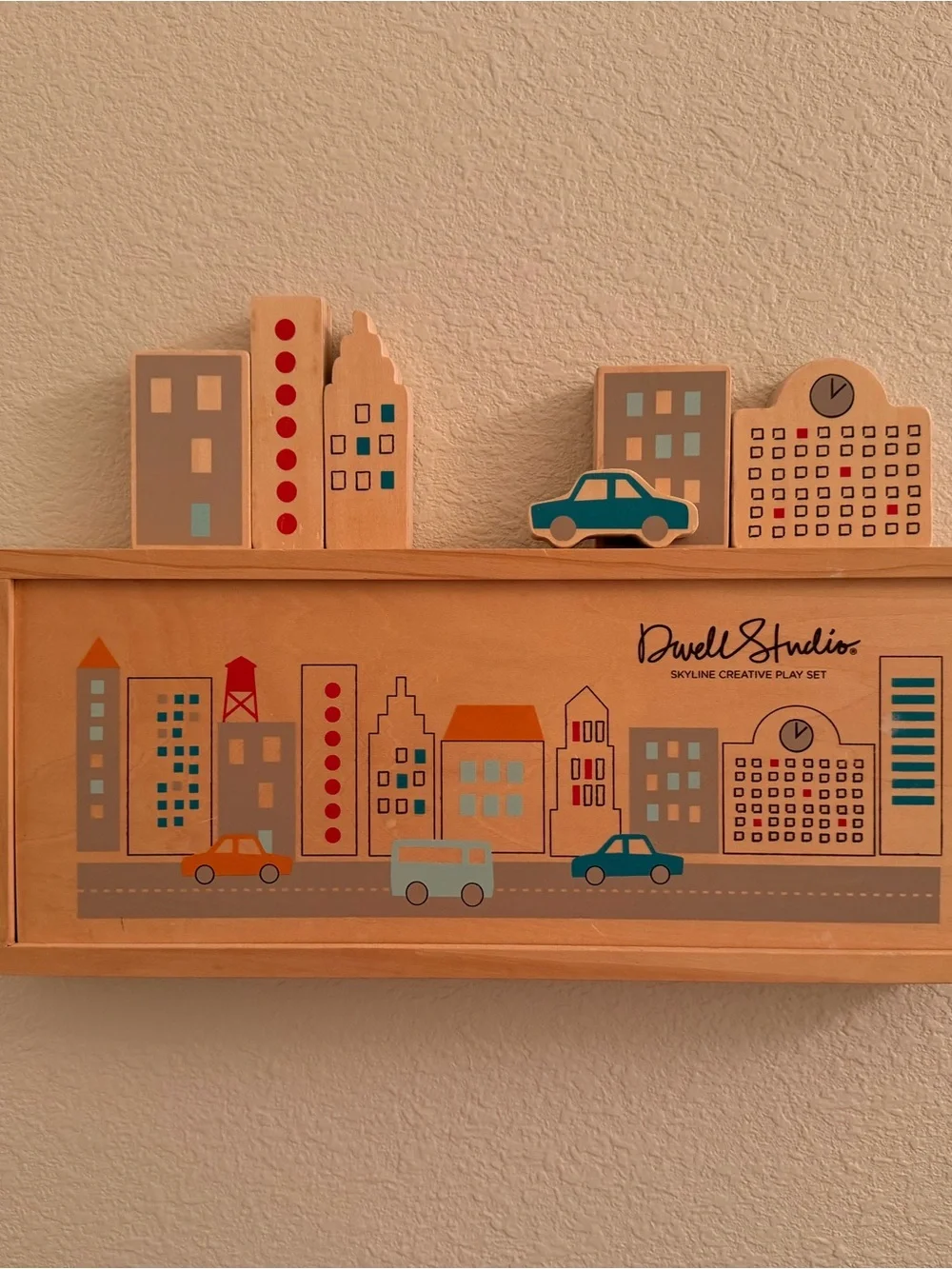 Dwell Studio “Skyline” City Play Set & 3 hooded towels (vintage)